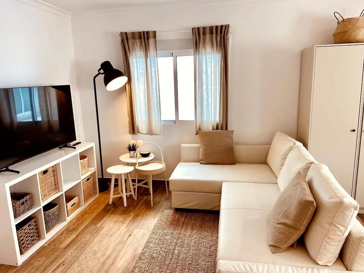 Superb Centre Town Apartment, 2 Bedrm, 2 Bathrm contacts